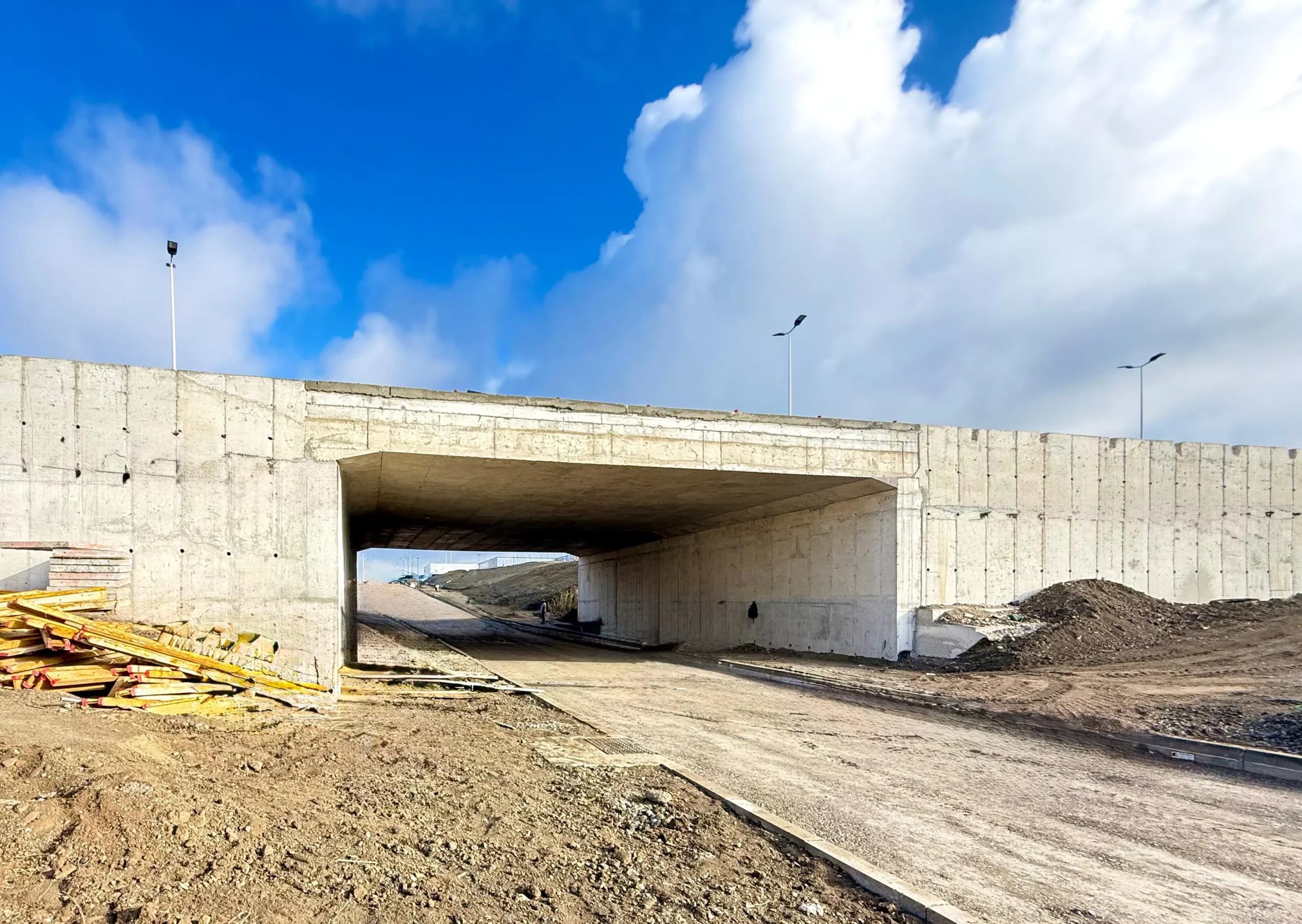 Travaux de construction d’ouvrages d’art – Liaison 1 de Tanger Automotive City (TAC) | Chantiers Internationaux Modernes Travaux de construction douvrages dart %E2%80%93 Liaisons 1 2 de Tanger Automotive City TAC 2 2 scaled